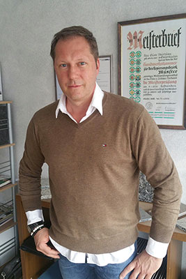 Geschäftsinhaber O. Steinhüser
